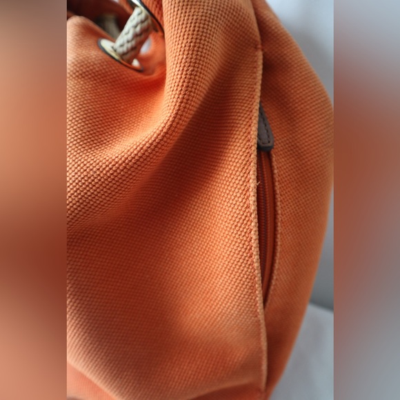 Sale🔥 Michael Kors Bucket Bag - Picture 12 of 13